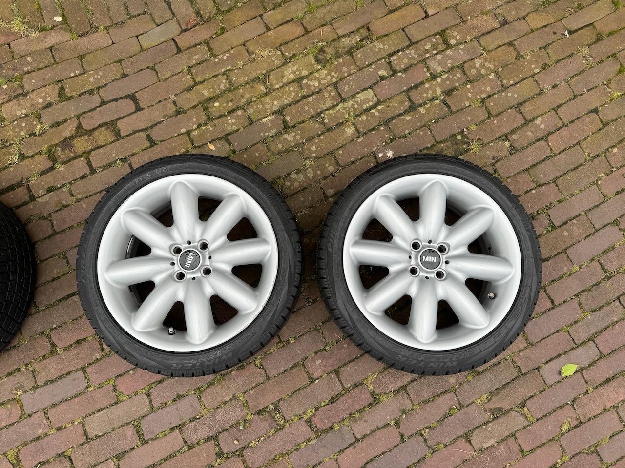 Twee S-Spoke velgen